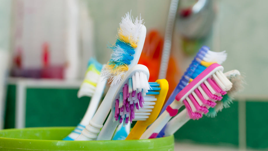How You Should Really Be Cleaning Your Toothbrush